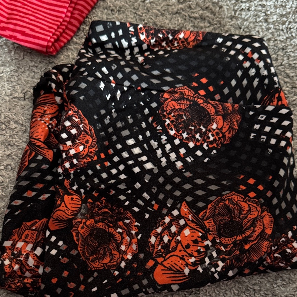 Black and Orange Floral LULAROE leggings